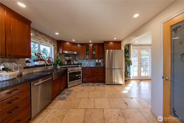 204 76th St SE, Everett, WA 98203 - kitchen with stainless steel appliances, a sink, healthy amount of natural light, backsplash, and recessed lighting