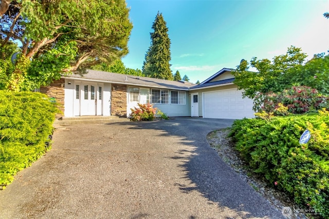 32622 39th Ave SW, Federal Way, WA 98023 - ranch-style house featuring driveway, stone siding, and a garage
