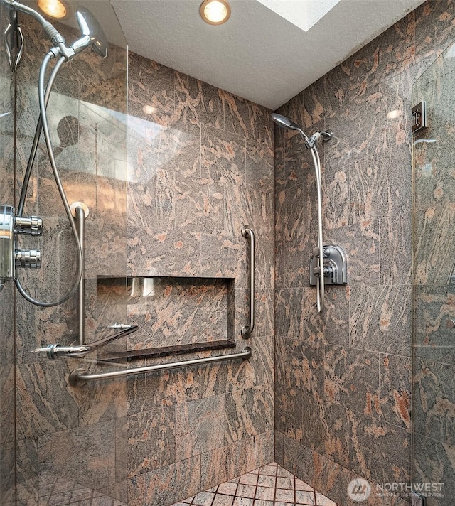 4906 157th Ave SE, Bellevue, WA 98006 - full bathroom featuring tiled shower and a textured ceiling