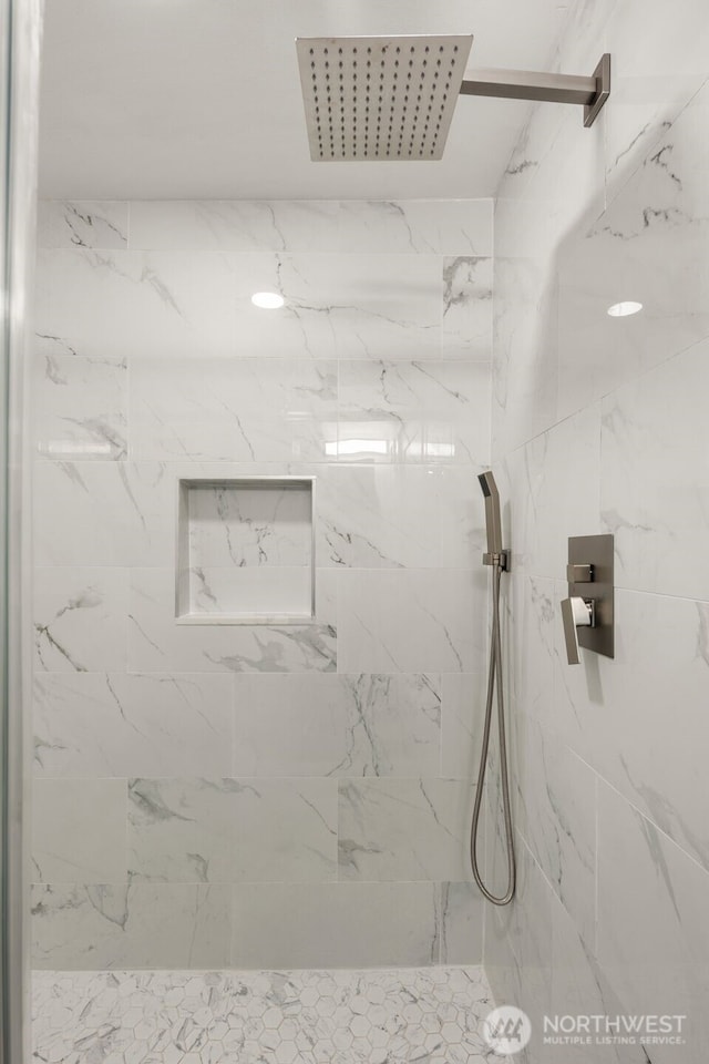 1140 E Seattle St, Kent, WA 98030 - full bath featuring a marble finish shower