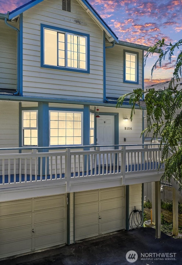 13629 26th Pl W Unit B104, Lynnwood, WA 98087 - back of property with an attached garage