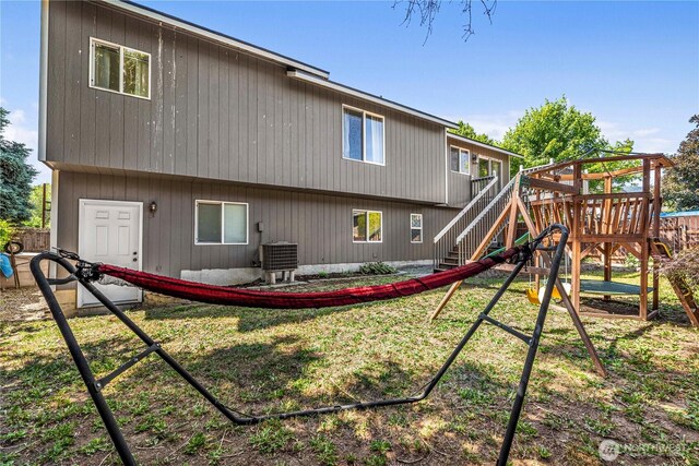 1324 Fairhaven Ave, Wenatchee, WA 98801 - back of property with a playground
