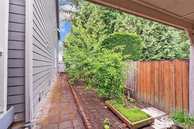 13327 SE 279th Pl, Kent, WA 98042 - view of yard featuring a garden