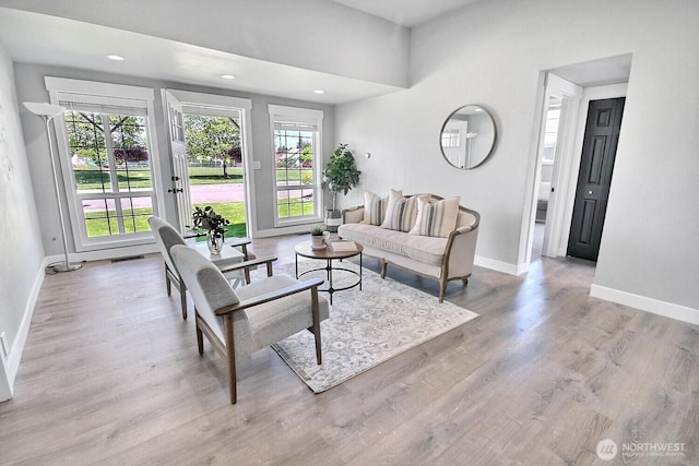 1630 Hillcrest Ave, Enumclaw, WA 98022 - living room with healthy amount of natural light, baseboards, wood finished floors, and recessed lighting