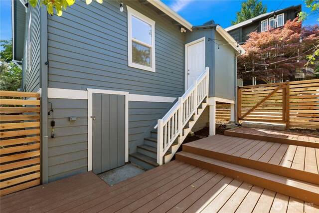 2614 E Olive St, Seattle, WA 98122 - view of wooden deck