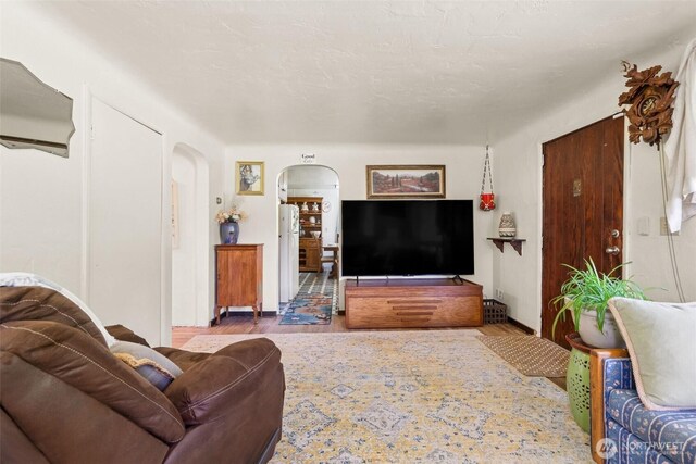 221 NW Nichols Ave, Bremerton, WA 98311 - living room with arched walkways and wood finished floors