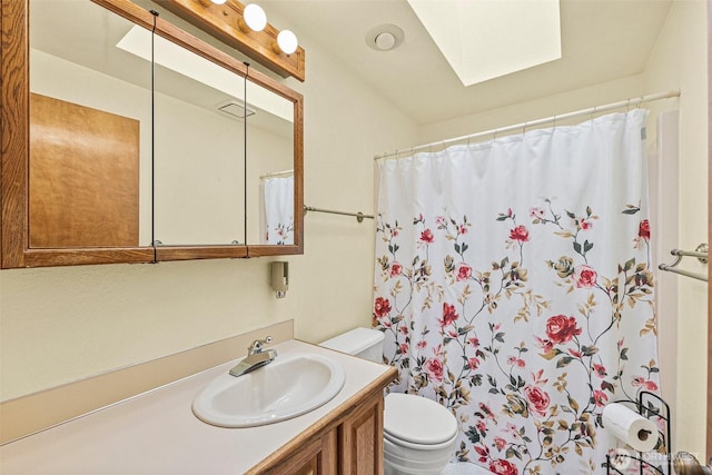 6410 151st Ave E, Sumner, WA 98390 - full bathroom featuring a skylight, toilet, vanity, and curtained shower