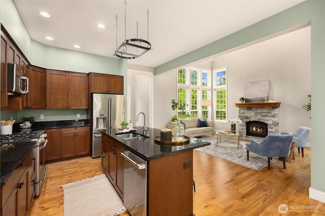 3029 Yankee Girl Cir NE, Bainbridge Island, WA 98110 - kitchen with stainless steel appliances, a sink, light wood finished floors, recessed lighting, and open floor plan
