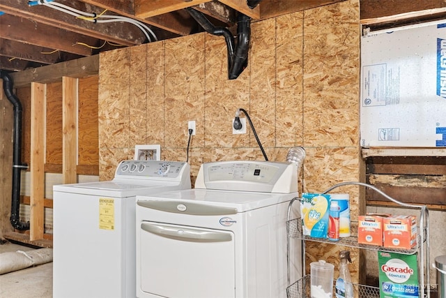 1102 Tecumseh St, Aberdeen, WA 98520 - laundry area with independent washer and dryer