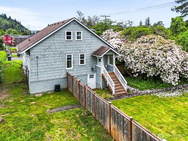 1102 Tecumseh St, Aberdeen, WA 98520 - rear view of house with stairway