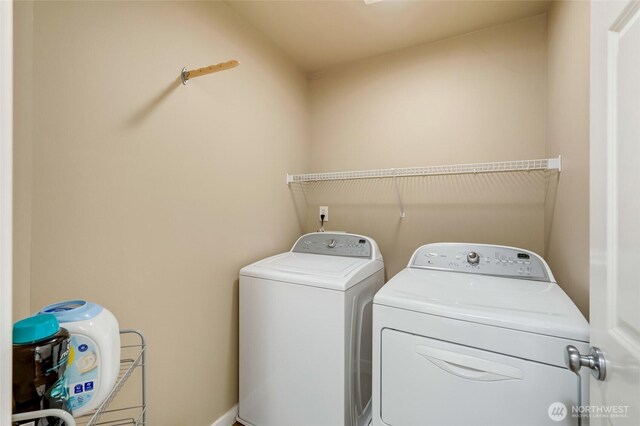 4844 Bridgeport Pl, Mukilteo, WA 98285 - laundry area featuring washing machine and dryer and baseboards