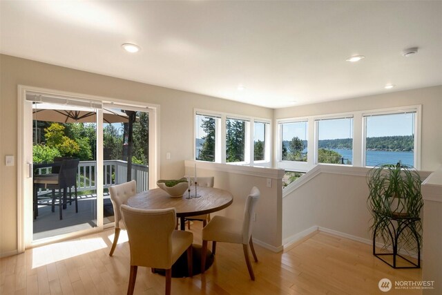 1653 204th Ave NE, Sammamish, WA 98074 - dining space featuring light wood-style flooring, healthy amount of natural light, recessed lighting, and baseboards