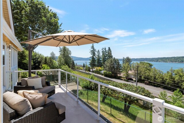 1653 204th Ave NE, Sammamish, WA 98074 - balcony featuring a mountain view