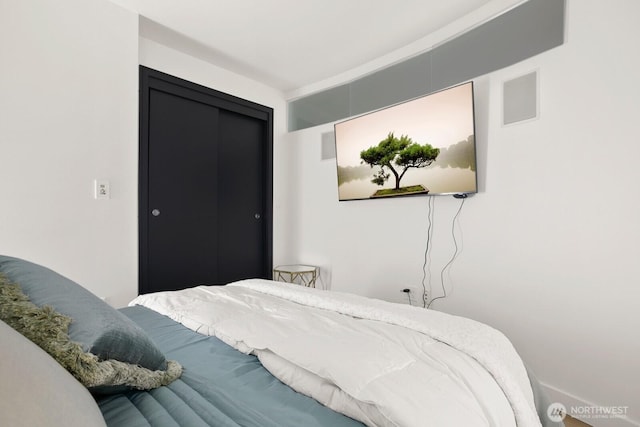 10650 NE 9th Pl Unit 3210, Bellevue, WA 98004 - bedroom with a closet