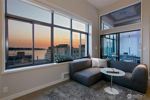 2021 1st Ave Unit G4, Seattle, WA 98121 - view of sunroom / solarium