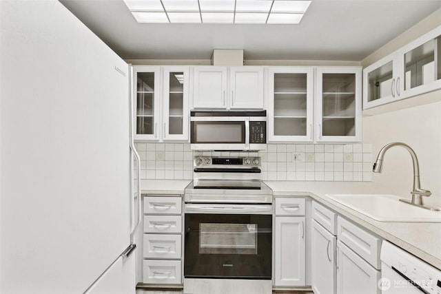 12515 NE 116th St Unit B23, Kirkland, WA 98034 - kitchen with appliances with stainless steel finishes, a sink, light countertops, and backsplash