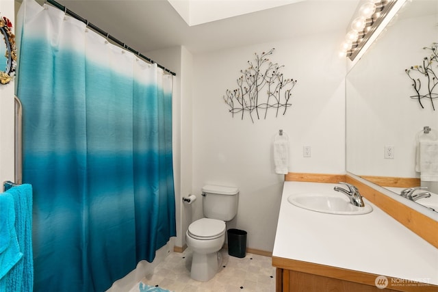 401 Huntting Rd, Silver Creek, WA 98585 - full bathroom featuring vanity, toilet, baseboards, and a shower with shower curtain