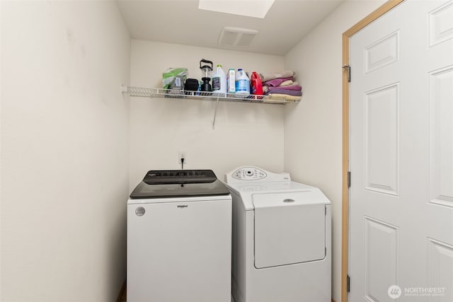 401 Huntting Rd, Silver Creek, WA 98585 - laundry area featuring independent washer and dryer