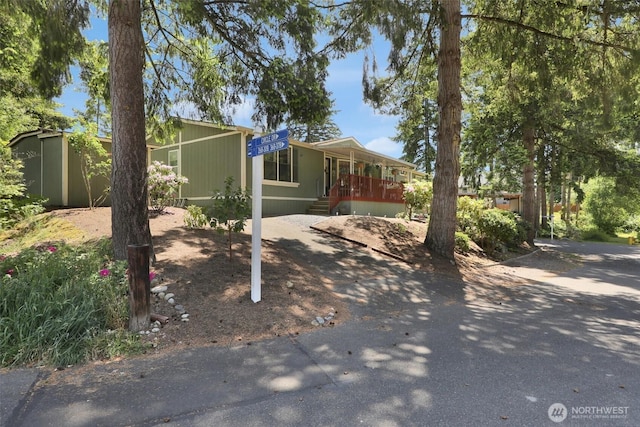 23708 Locust Way Unit 8B, Bothell, WA 98021 - view of front of house featuring a porch