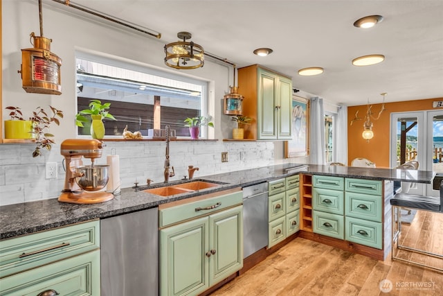 1811 Bay St, Port Orchard, WA 98366 - kitchen featuring a sink, dishwasher, decorative backsplash, and a peninsula