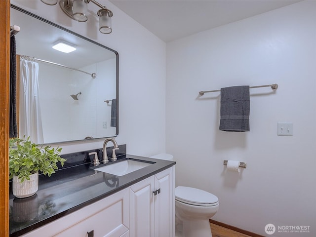 52 W Pheasant Ln, Sequim, WA 98382 - full bathroom featuring toilet, vanity, curtained shower, and wood finished floors