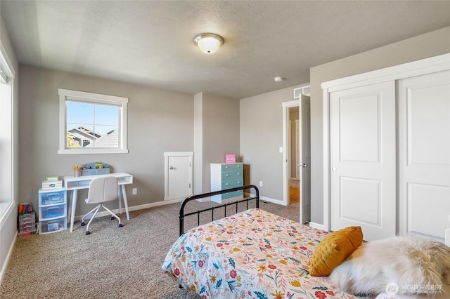 4709 W Fox St, Moses Lake, WA 98837 - bedroom featuring carpet floors, baseboards, a closet, and a textured ceiling
