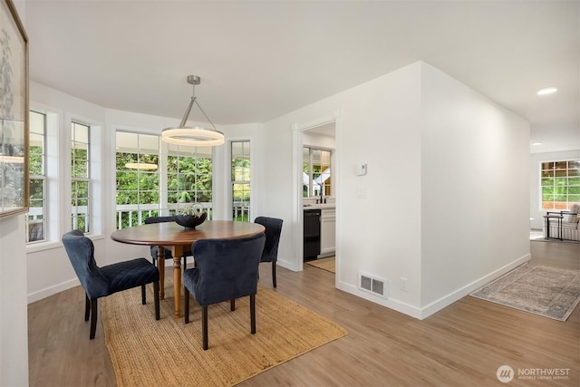 8021 NE Sandpiper Ln, Bainbridge Island, WA 98110 - dining space with light wood-type flooring, baseboards, and recessed lighting