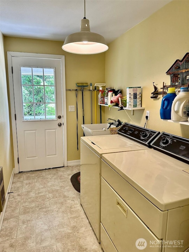 530 Sand Dune Ave SW, Ocean Shores, WA 98569 - laundry room featuring washing machine and dryer and baseboards