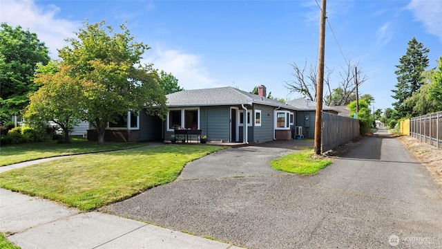 1109 University St, Walla Walla, WA 99362 - view of front of property with a chimney