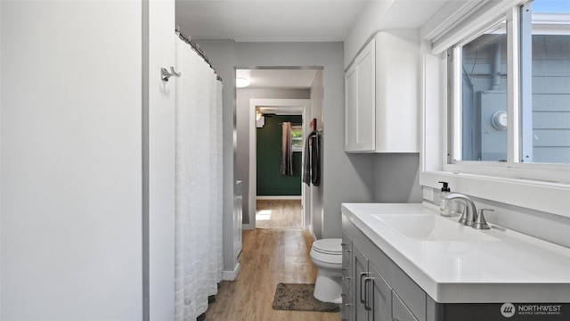 1109 University St, Walla Walla, WA 99362 - bathroom with wood finished floors, toilet, vanity, and baseboards