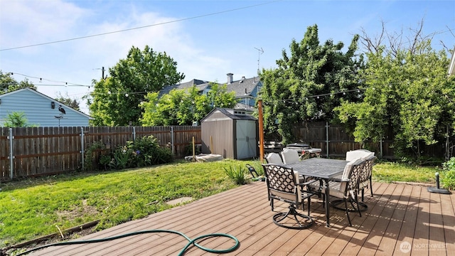 1109 University St, Walla Walla, WA 99362 - wooden deck with outdoor dining space