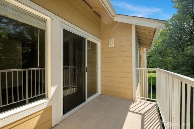 710 240th Way SE Unit J302, Sammamish, WA 98074 - view of balcony