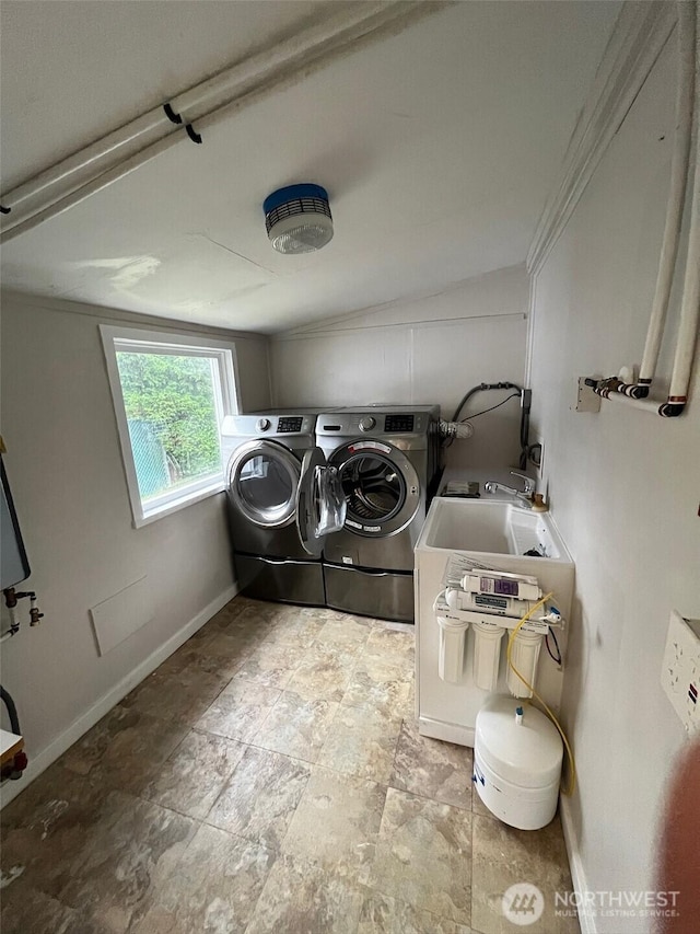 908 Washington Ave N, Long Beach, WA 98631 - laundry area with washing machine and clothes dryer and baseboards