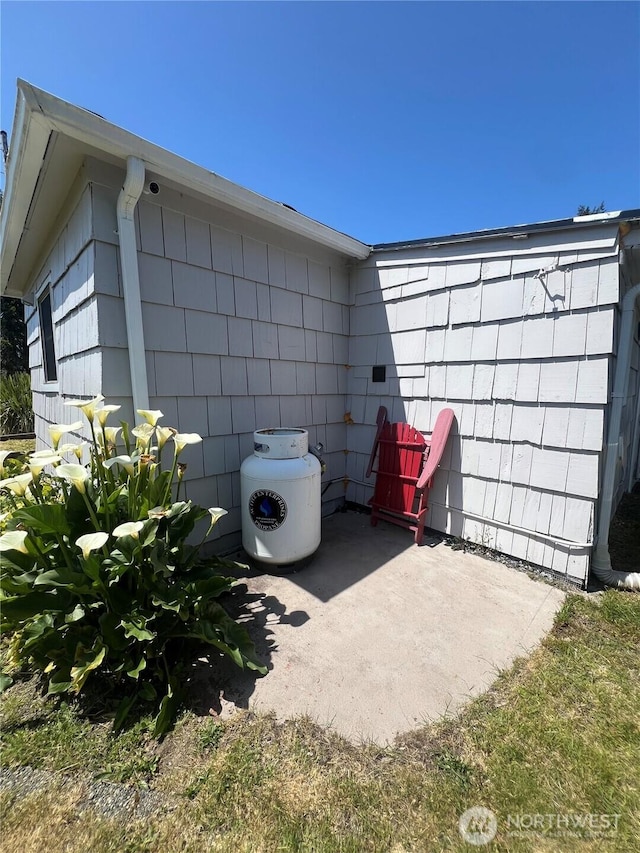 908 Washington Ave N, Long Beach, WA 98631 - view of side of property with a patio area