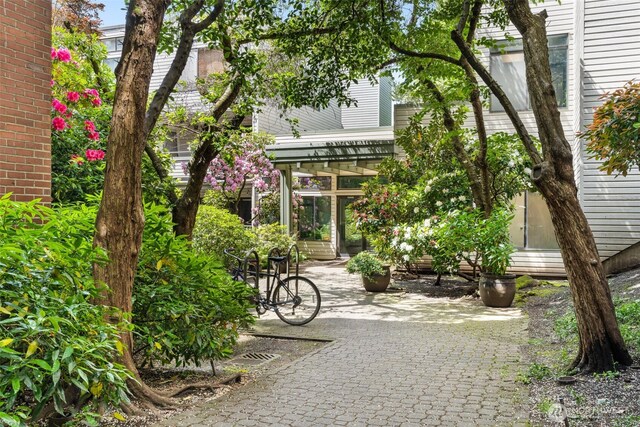211 Summit Ave E Unit S218, Seattle, WA 98102 - view of patio / terrace
