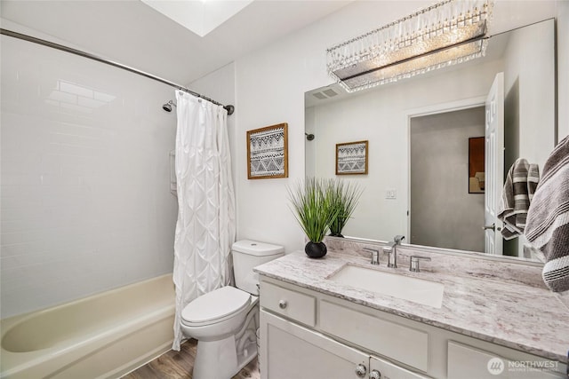 3534 SW Monroe St, Seattle, WA 98126 - full bath featuring vanity, toilet, wood finished floors, shower / bath combo with shower curtain, and a skylight
