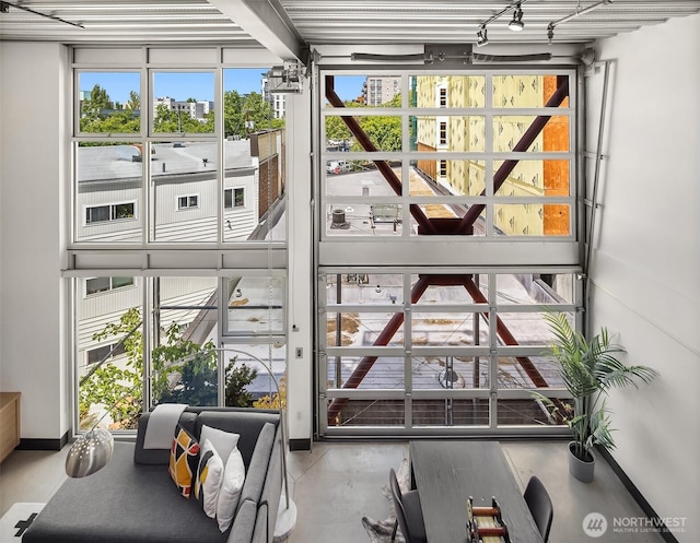 1310 E Union St Unit 401, Seattle, WA 98122 - sunroom / solarium featuring a city view