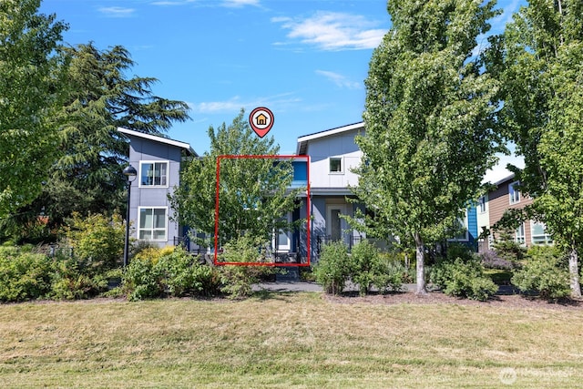 684 SW 100th St, Seattle, WA 98106 - view of front of house with a front yard