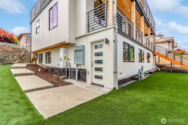 7253 S Taft St, Seattle, WA 98178 - back of property featuring stairway and a yard