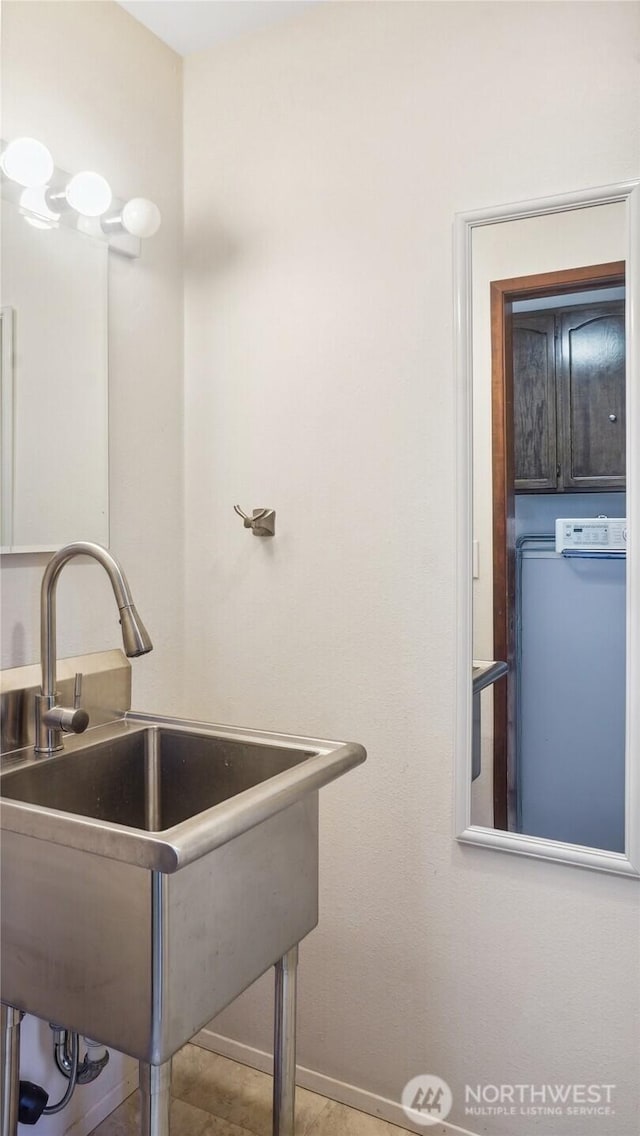 1525 E Catalpa St, Othello, WA 99344 - kitchen featuring a sink