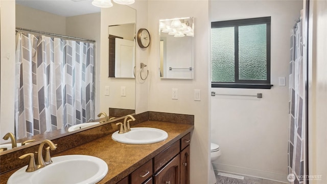 1525 E Catalpa St, Othello, WA 99344 - full bath with double vanity and toilet