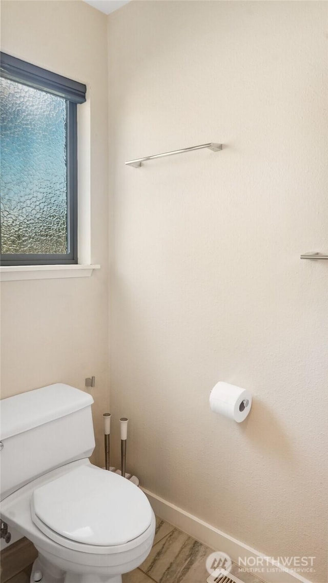 1525 E Catalpa St, Othello, WA 99344 - bathroom featuring toilet and baseboards