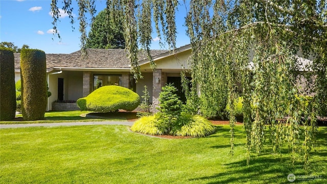 1525 E Catalpa St, Othello, WA 99344 - view of front of home featuring a front lawn and stucco siding