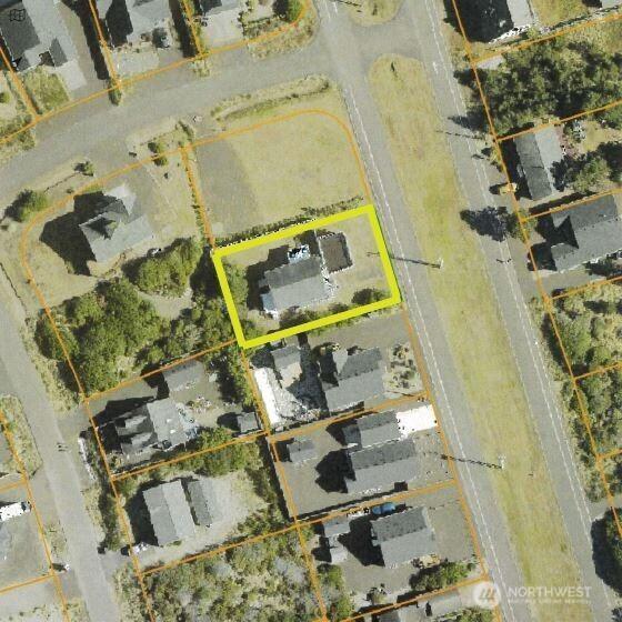 1249 E Ocean Shores Blvd SW, Ocean Shores, WA 98569 - map / location featuring property parcel outlined