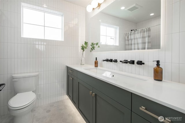 3639 34th Ave W Unit B, Seattle, WA 98199 - full bath featuring tile walls, vanity, toilet, a shower with curtain, and tile patterned flooring