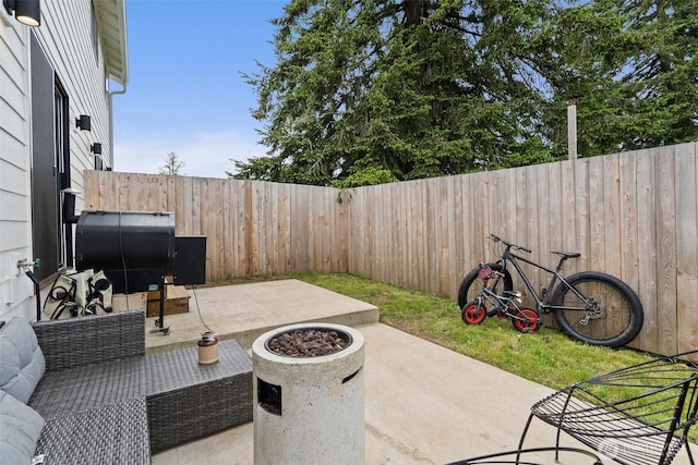 1013 Peach Rd Unit A & B, Winlock, WA 98659 - fenced backyard with a patio