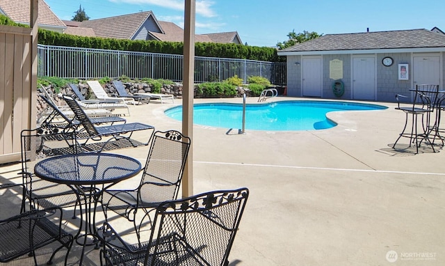 1494 Eastmont Ave Unit 58, East Wenatchee, WA 98802 - community pool with a patio area