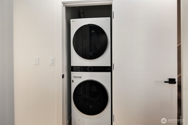 6320 41st Ave SW Unit D, Seattle, WA 98136 - laundry area with estacked washer and dryer