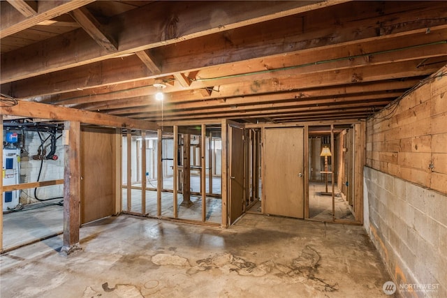 11816 40th Ave S, Tukwila, WA 98168 - unfinished below grade area featuring water heater