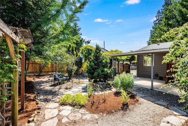 11816 40th Ave S, Tukwila, WA 98168 - fenced backyard featuring a patio